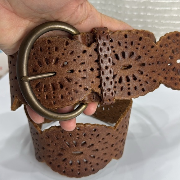 (Z6) Fossil leather belt with cut-out design, size M - Picture 2 of 8